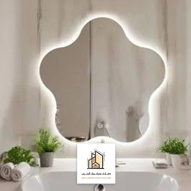 ديكور مرايا مع إضاءة الجنوب