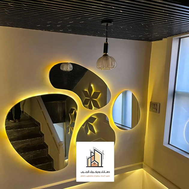 ديكور مرايا مع إضاءة الجنوب