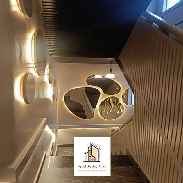 ديكور مرايا مع إضاءة الجنوب